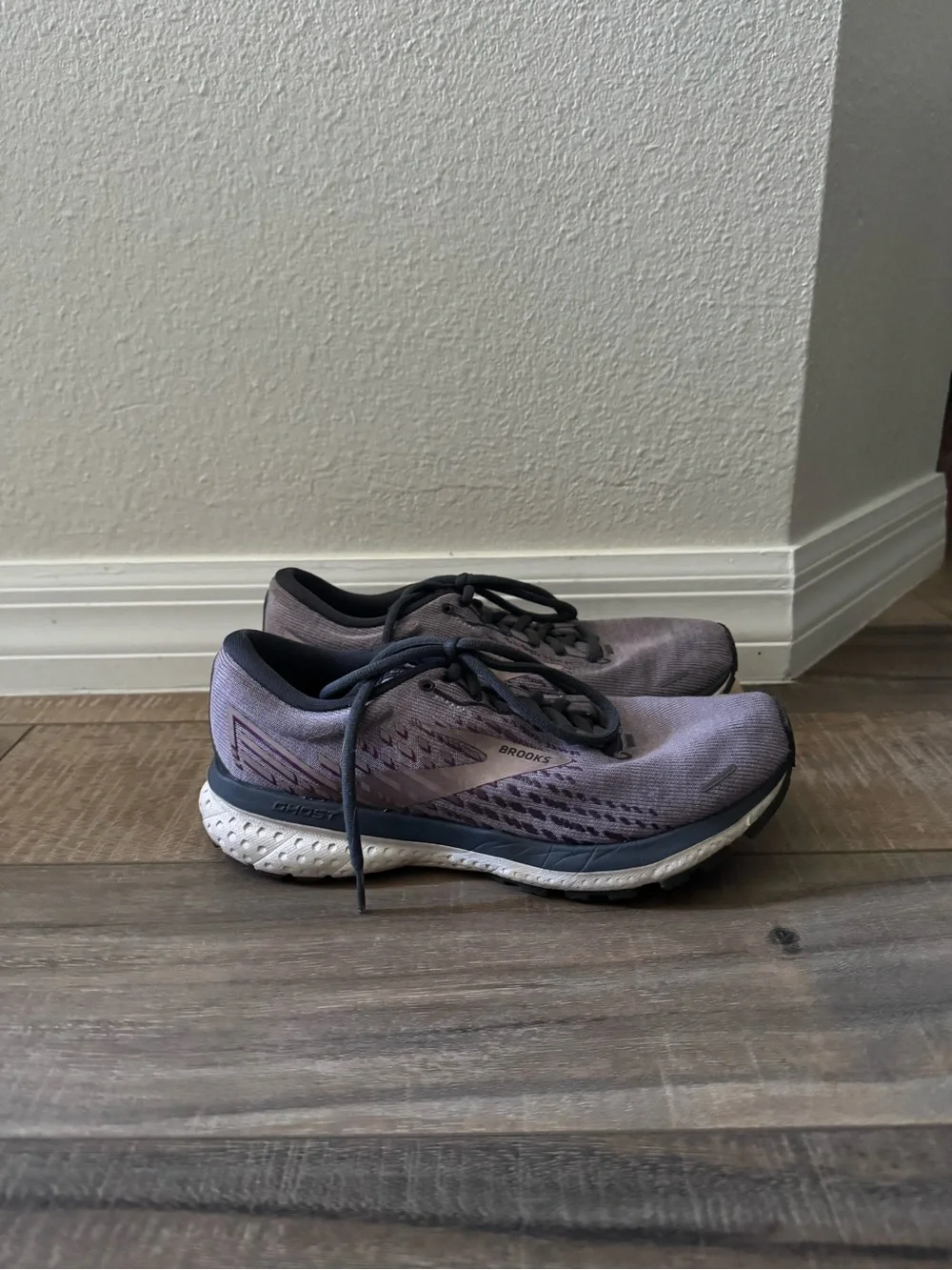 Brooks light lavender